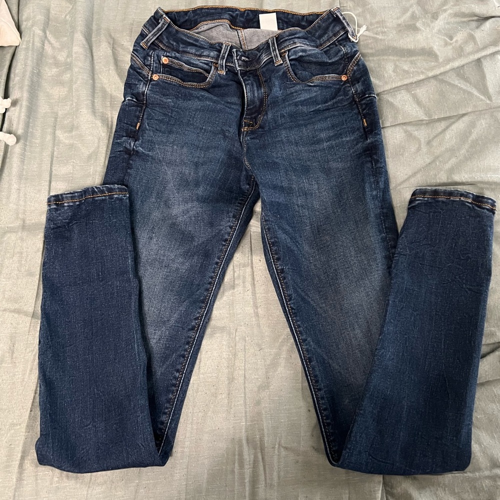 H&M Low Waist Denim Jeggings. Size 26/30. Great Fit & Stretch. Never Worn!